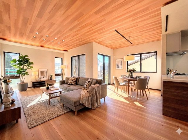 栄区桂台北2丁目　新築戸建ての居間・リビング|◆リビングは一日中太陽の光が射し込みます。家族が集まる空間は、自然と笑顔が溢れます！(家具はイメージです)