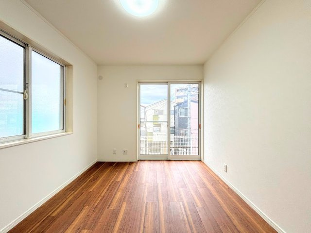 戸塚区平戸1丁目　中古戸建ての洋室|◆子どものスタディ空間として、あるいは書斎やホビールームとして生活スタイルに合わせて使えるプライベートルーム。居心地のいい落ち着いたインテリアが似合います。
