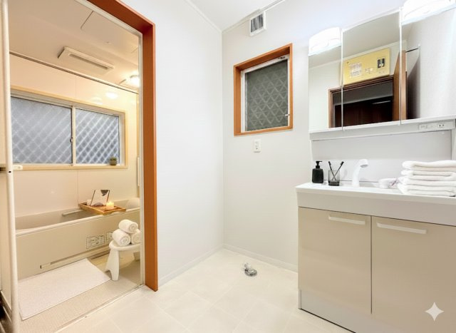 戸塚区平戸1丁目　中古戸建ての独立洗面台|◆毎日使う場所だから、機能的で使いやすさに配慮したパウダールーム。すっきりと使えるように収納も豊富にご用意しています。
