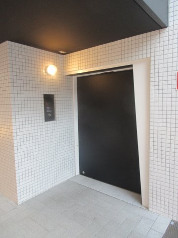 葛飾区西亀有４丁目の賃貸マンションのエントランス