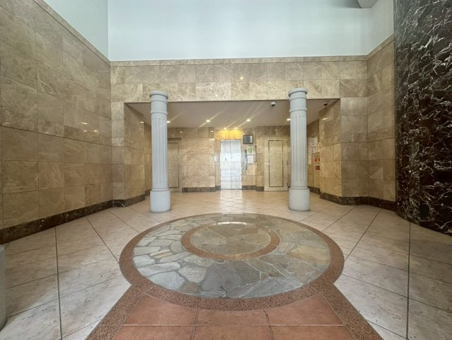 アーデン堺筋本町のエントランス