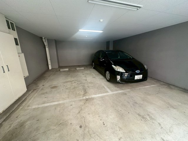 アーデン堺筋本町の駐車場