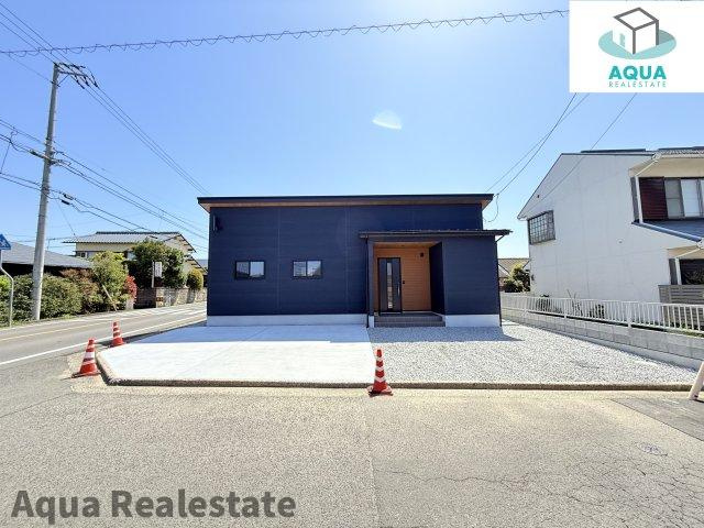 高松市円座町の新築一戸建の駐車場