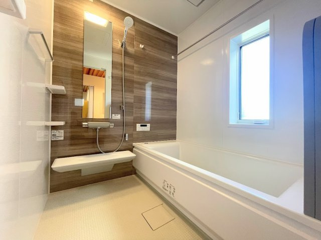 戸塚区平戸３丁目　戸建ての浴室|◆お子様と一緒にバスタイムを楽しめる広々空間。浴室乾燥機付で心地よいバスタイムを実現します。