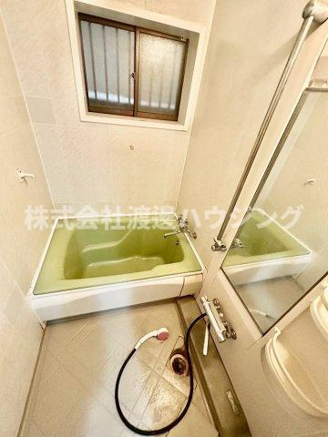 寝屋川市錦町テラスハウスの浴室
