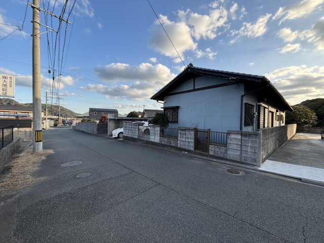 上吉田４丁目　土地の前面道路含む現地写真