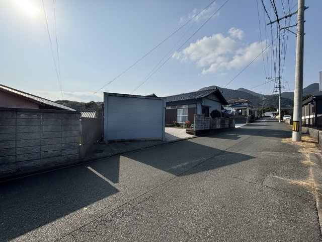 上吉田４丁目　土地の前面道路含む現地写真