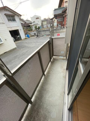 川崎市多摩区中野島１丁目のアパートのバルコニー