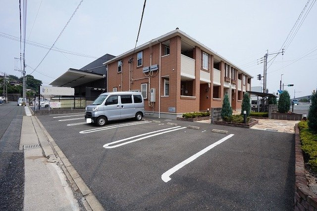 リーミレエジュ　黒崎の駐車場