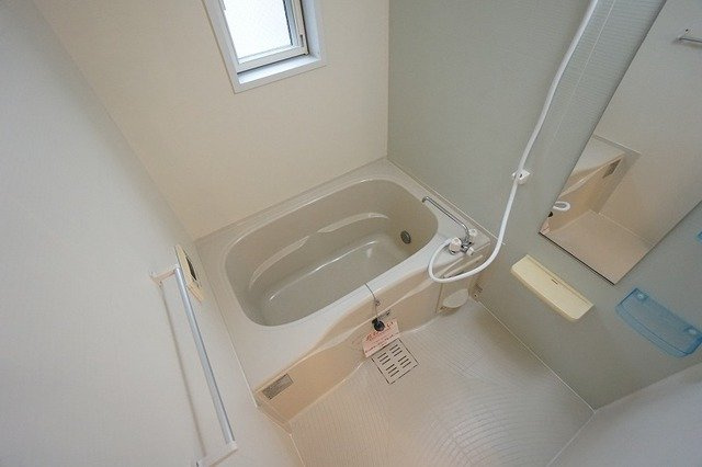 リーミレエジュ　黒崎の浴室