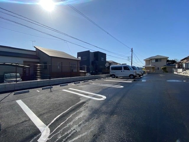 エクセラン　ルナの駐車場