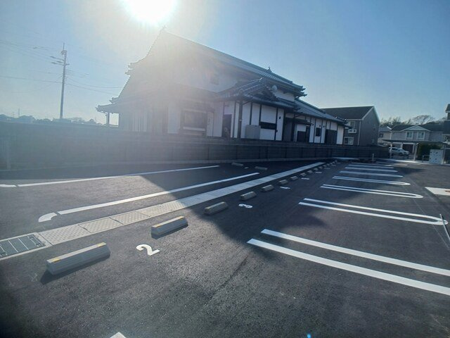 ブライトガーデンＢの駐車場