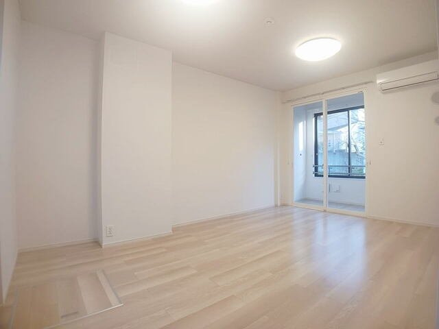 レディ・バグⅡの居間・リビング