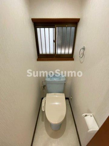 ハレマエ高取山町のトイレ|落ち着いた色調のトイレです
