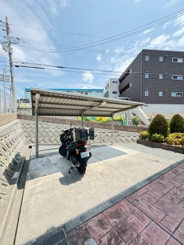 コリーヌ潮見が丘の駐車場