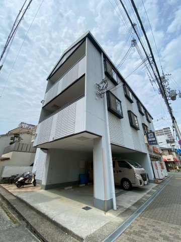 シャトラン久保の外観