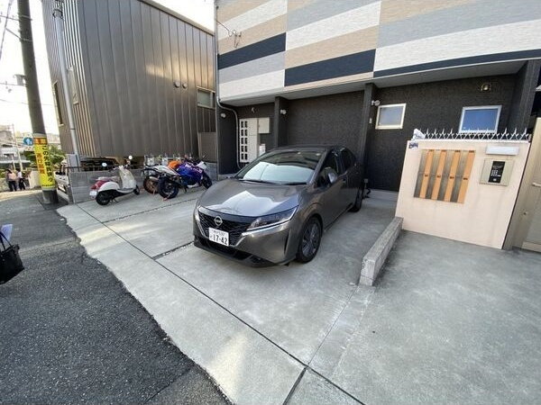 パルフラッツ王居殿の駐車場