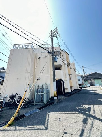 ファーストハウスの外観|おしゃれな外観です