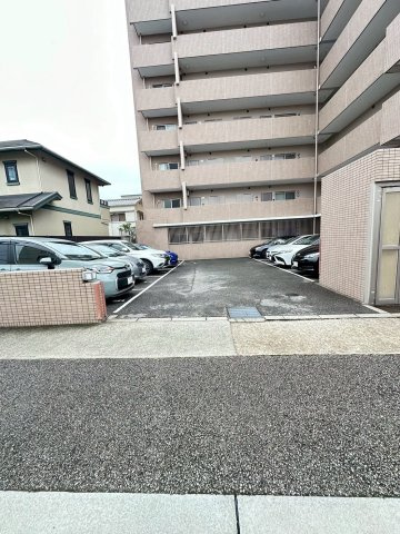 パレ　セゾンの駐車場