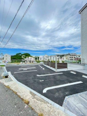 シーパレス弐番館の駐車場|車をお持ちの方に嬉しい駐車場付きの物件です