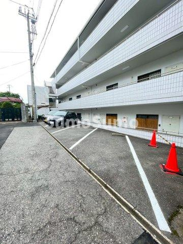 ビアンコ・ディ・モーラの駐車場|駐車場に車を止められます