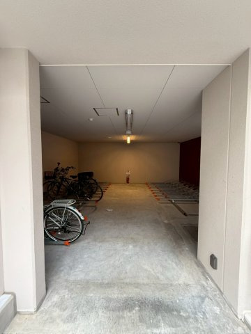 シャテーニュ上本町の駐車場