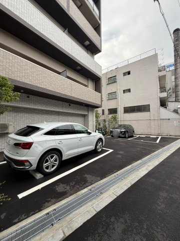 シャテーニュ上本町の駐車場