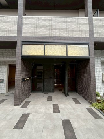 シャテーニュ上本町のエントランス