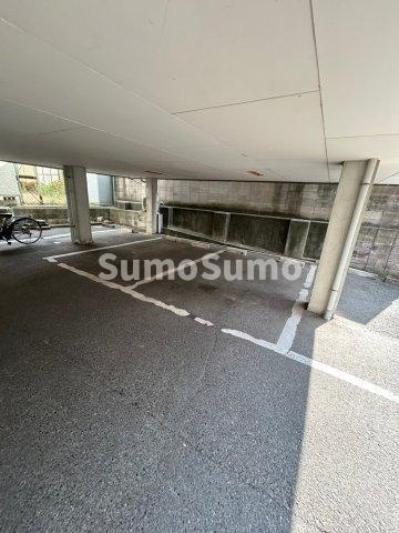 シャトー樋之池の駐車場