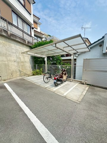シャーメゾン桜小路の駐車場
