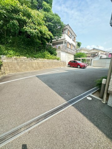 シャーメゾン桜小路の駐車場