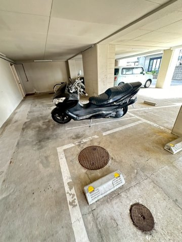 シャトレイユの駐車場