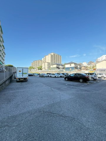 パレス朝霧ヶ丘の駐車場