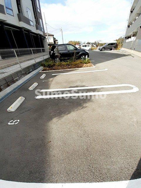 ファーストヒルズⅡの駐車場|駐車場に車を止められます