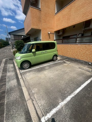 ビオラ並木台の駐車場