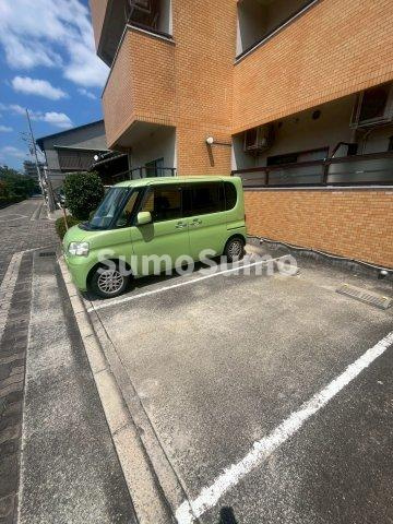 ビオラ並木台の駐車場