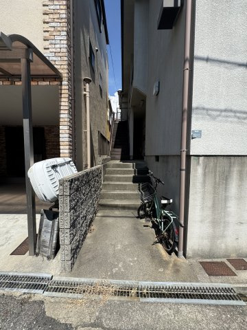 ひよどりハイツのエントランス