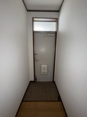 ひよどりハイツの玄関