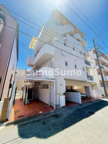 シャトー岡本のエントランス|外はこのようになっています