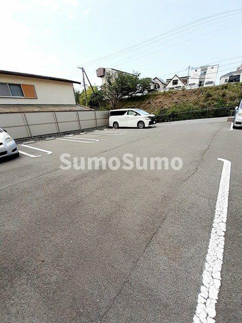 コリーヌ潮見が丘の駐車場|駐車スペースもあります