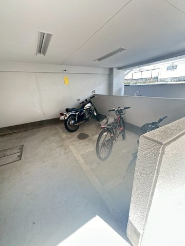 コモンパレス清水が丘の駐車場