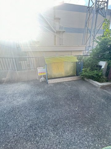 コモンパレス清水が丘の駐車場