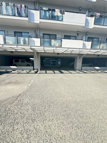 コモンパレス清水が丘の駐車場