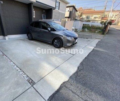 パルフラッツ王居殿の駐車場|駐車場に車を止められます