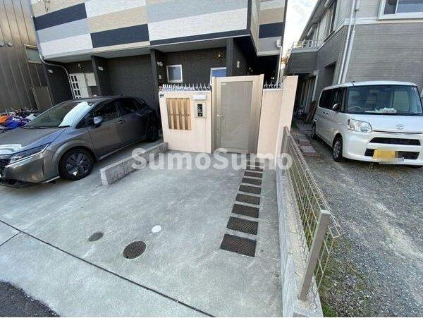 パルフラッツ王居殿の駐車場|駐車場があるので、車を買う予定の方も安心です