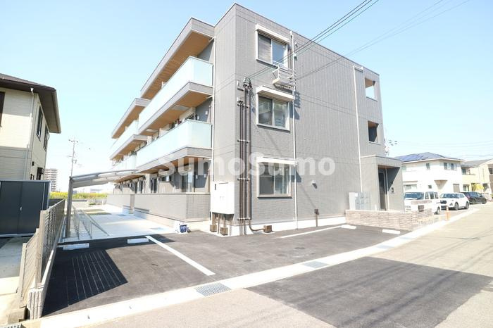 シャルム　アンジュの駐車場