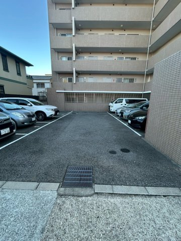パレ　セゾンの駐車場|駐車場があるので、車を買う予定の方も安心です