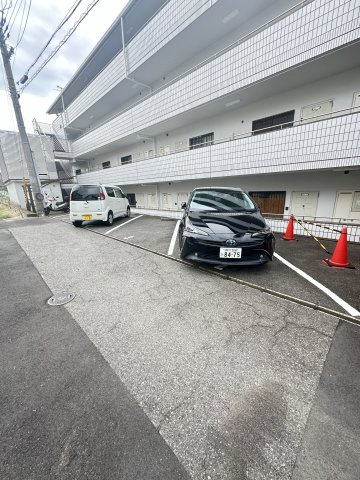 ビアンコ・ディ・モーラの駐車場