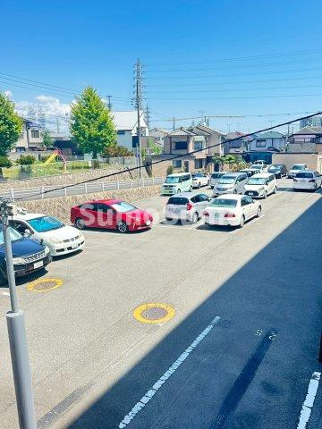 シャルマンコーポ明石１号棟の駐車場|カースペースがあります