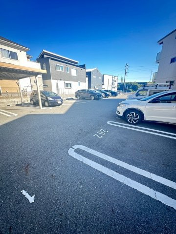 シャーメゾンウエストブランの駐車場